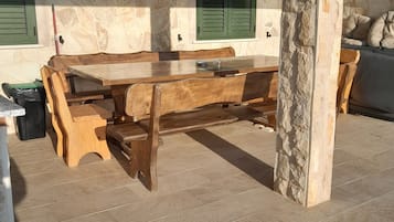 Apartment, 1 Schlafzimmer, Raucher, Terrasse | Speisen im Freien