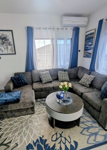 Cozy & Comfort Home in Paradise Mins from Beach