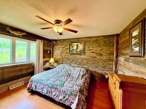 Ravenwood... 6 Bedrooms with New Swimming Pool & Hot Tub