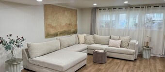 Charming 2-bedroom apartment in Alsip, full amenities workspace