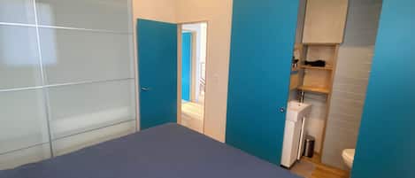 2 bedrooms, iron/ironing board, travel crib, WiFi (free)