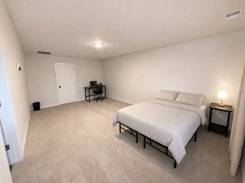 Spacious 5BR Upper Home Near DC, National Harbor & Joint Base Andrews