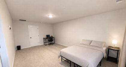 Spacious 5BR Upper Home Near DC, National Harbor & Joint Base Andrews
