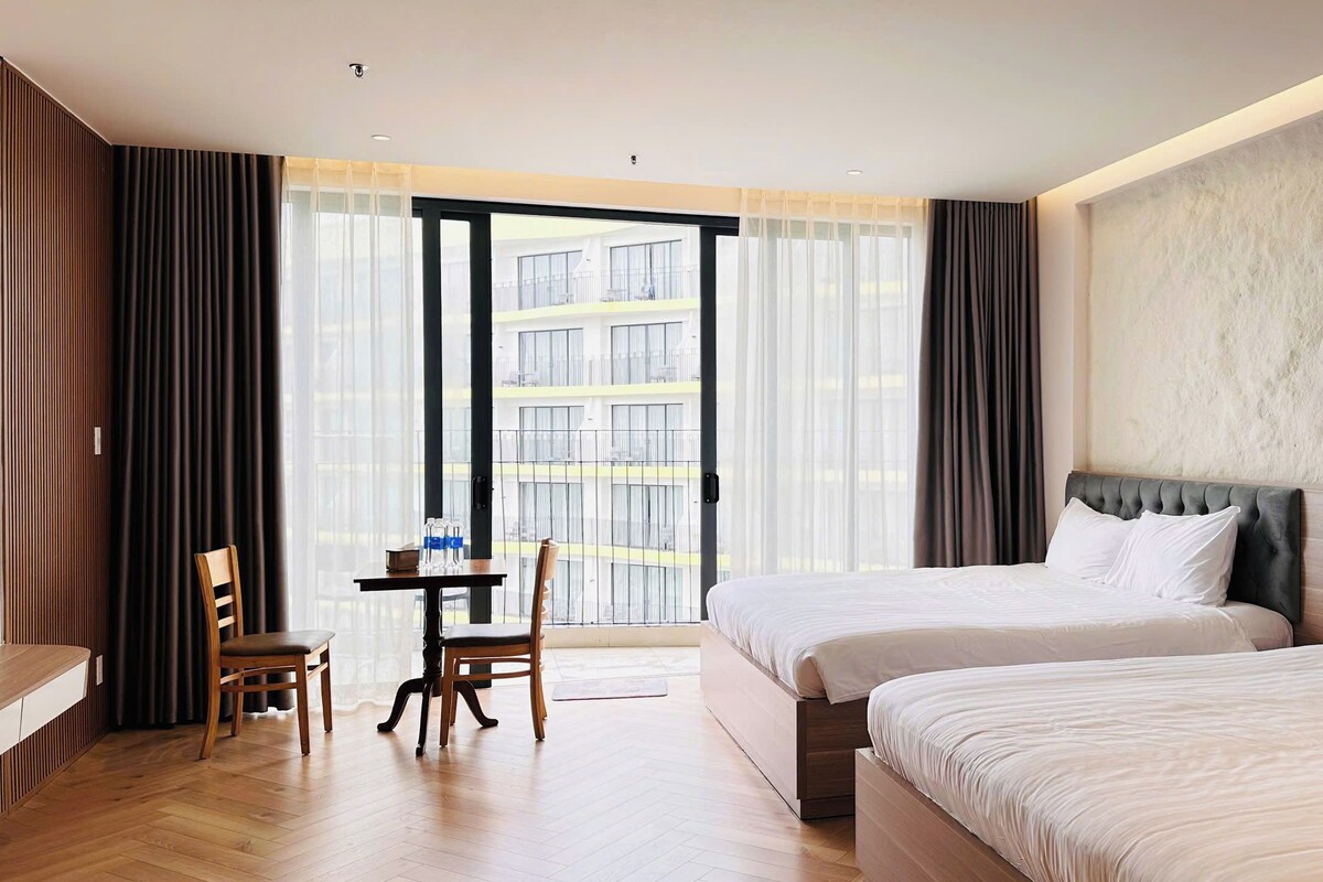 Deluxe Double Room, Beach View | Premium bedding, down comforters, Select Comfort beds, minibar
