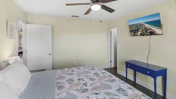 3 bedrooms, iron/ironing board, travel crib, WiFi (free)