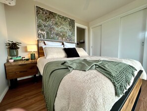 2 slaapkamers, een strijkplank/strijkijzer, gratis wifi, beddengoed
