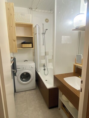 Hårtørrer, håndklæder, Toiletpapir