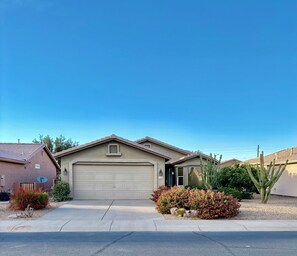 Exterior - 2-bedroom house in Active Adult Golf Course Community in Chandler (Chandler)