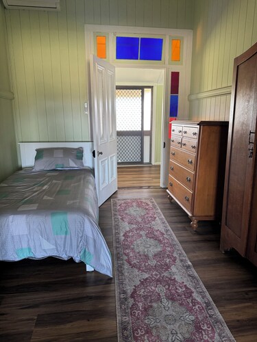The historic 1886 farmhouse perfect for your next getaway- 3min to boat ramp