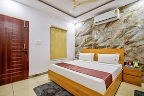 Desk, laptop workspace, blackout curtains, soundproofing - Hotel Shagun (Rohtak)