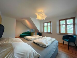 Travel crib, WiFi (free), bed sheets - Vrbo Property (Buschvitz)