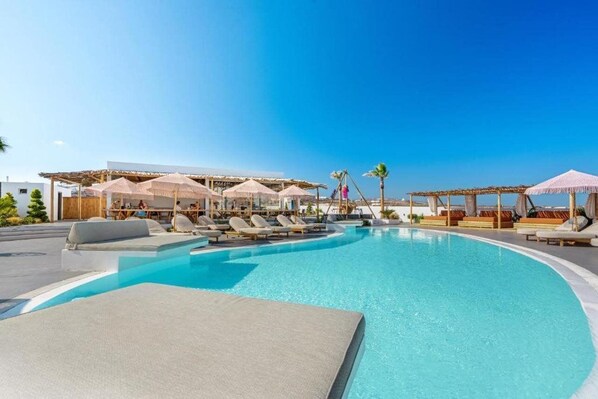 Pool - Amethyst Exclusive Suites Oia (Santorini)