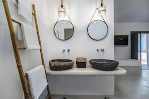 Bathroom - Amethyst Exclusive Suites Oia (Santorini)