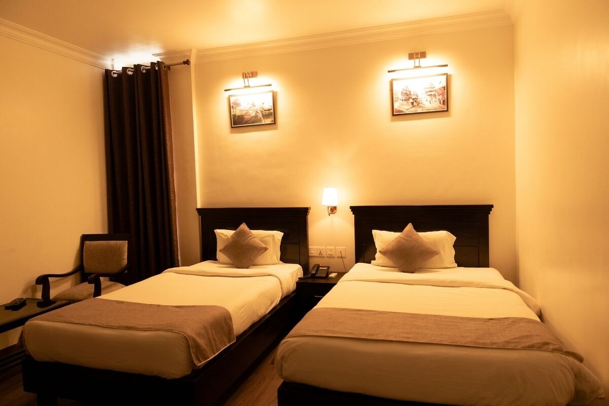 Laptop workspace, WiFi (free), bed sheets