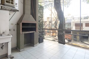 A kitchen with a built-in oven and a sink. - Spacious Duplex by Don Julio (Buenos Aires)