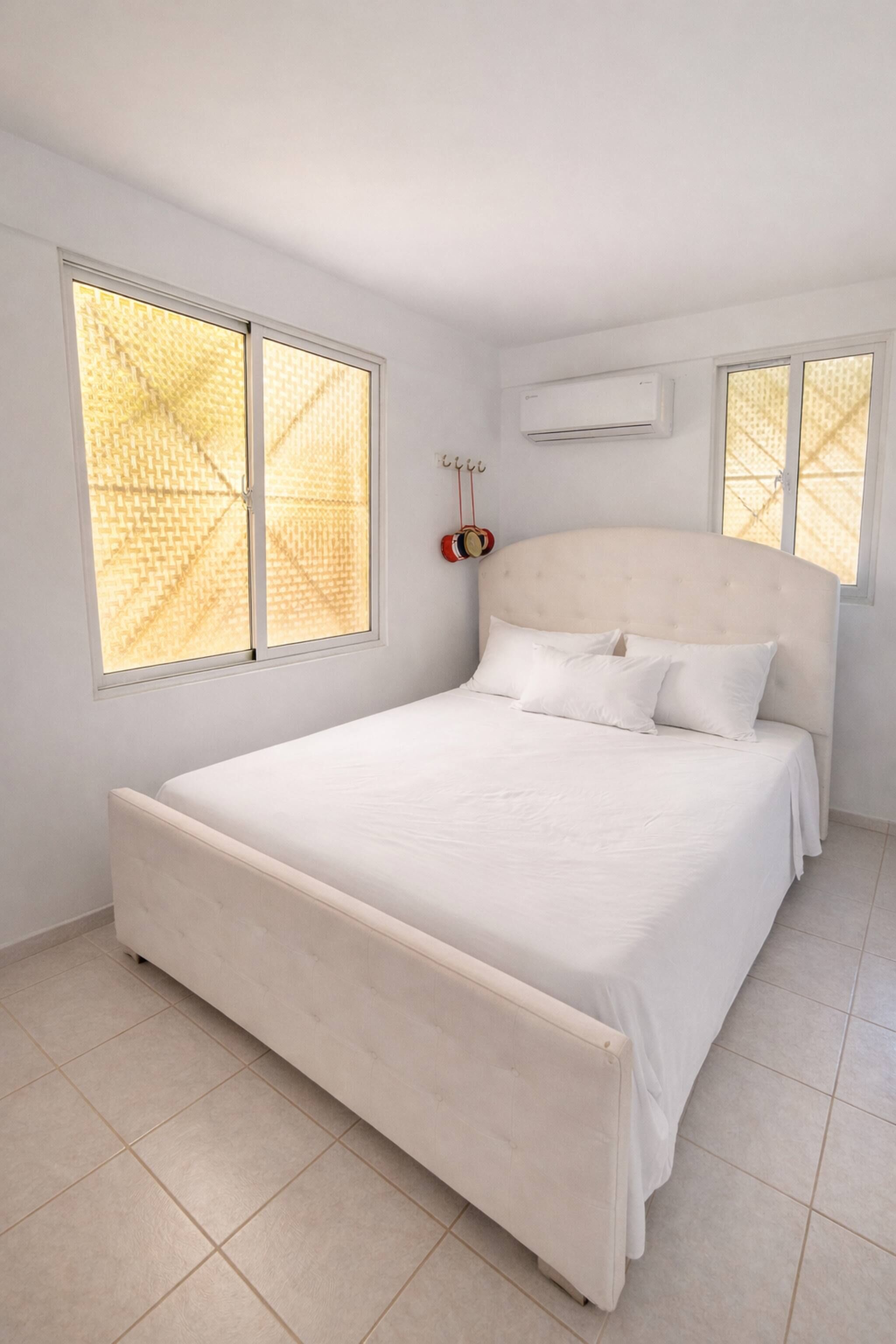 5 bedrooms, iron/ironing board, internet