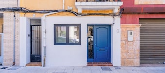 Elcano Living: 4 bedrooms, 3 bathrooms—ideal for families and groups