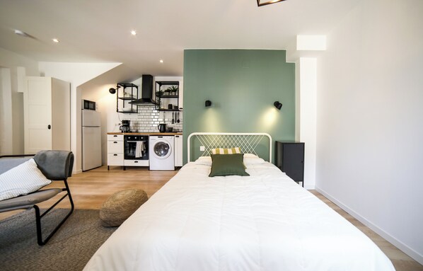 WiFi, bed sheets - Jungle Apartment - Ancient Theater 30 meters away (Orange)