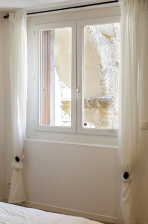 Interior - Jungle Apartment - Ancient Theater 30 meters away (Orange)