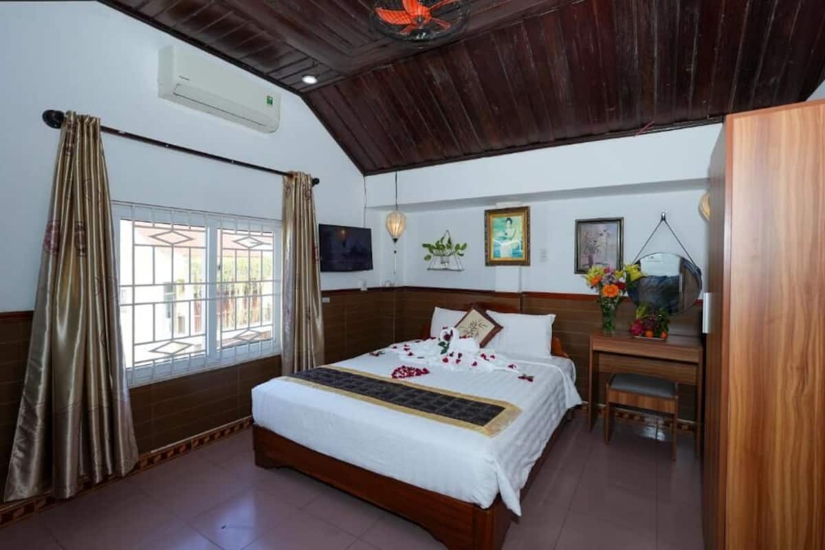 Habitación doble superior, vista al lago | Caja de seguridad en la habitación, escritorio y insonorización 