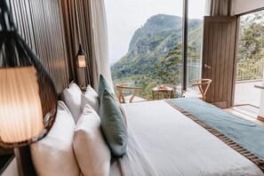 Premium-Doppelzimmer, Balkon, Bergblick | Zimmersafe, Bügeleisen/Bügelbrett, kostenloses WLAN