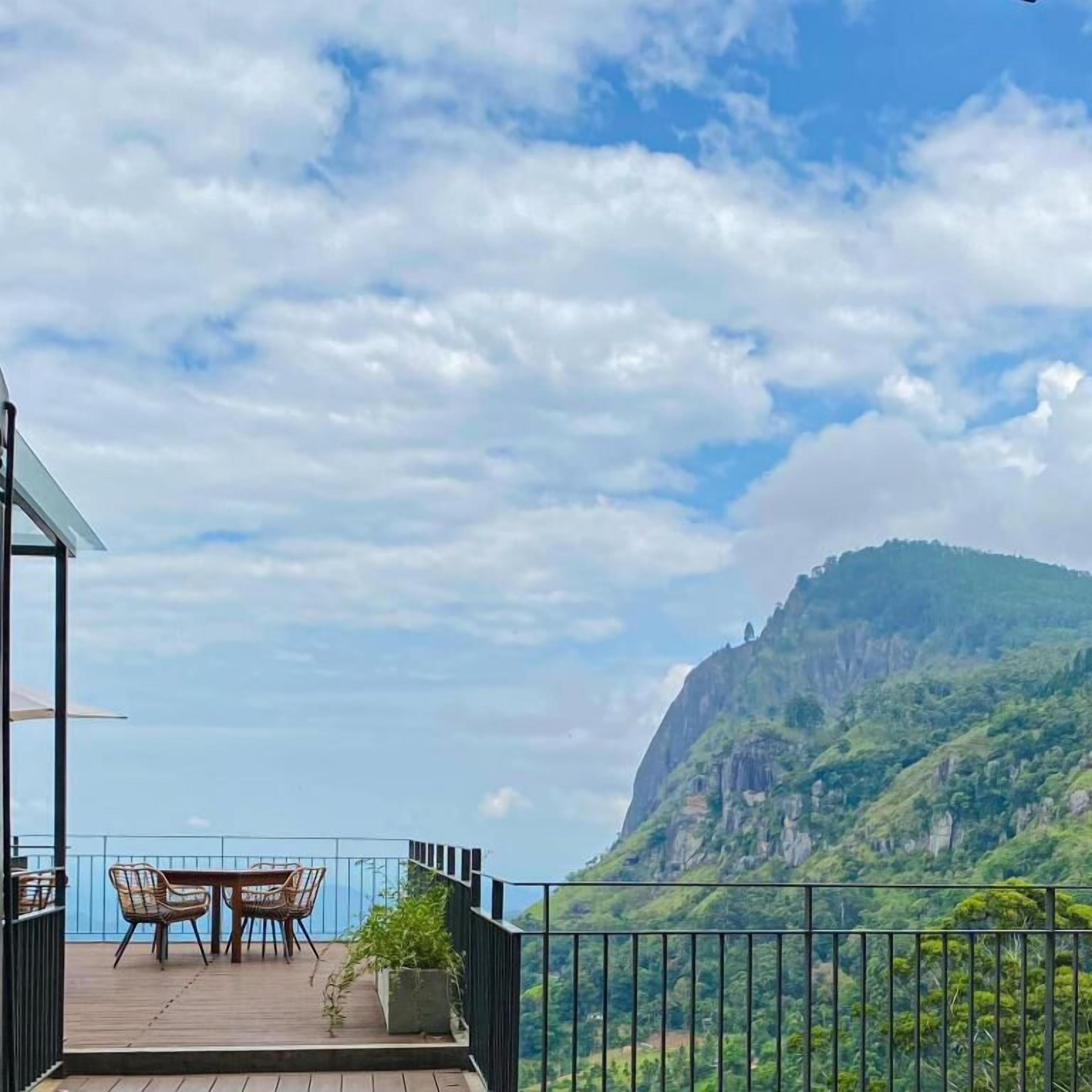 Family Room, Balcony, Mountain View | Outdoor dining