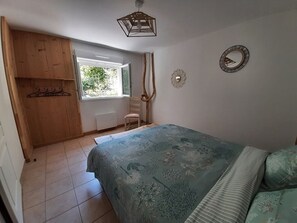 Strykejern/-brett og sengetøy
