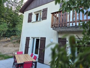 Outdoor dining - Renovated house near Gérardmer (Le Tholy)