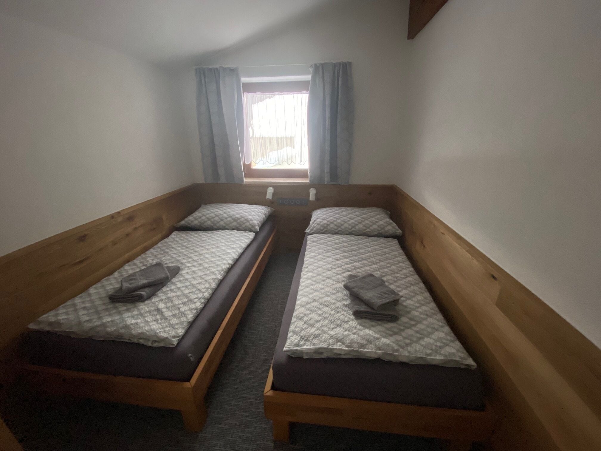 Hypo-allergenic bedding available, WiFi (free)