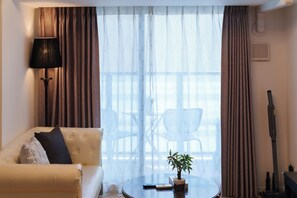 Living area - Aoba Residence HOSHIZORA 1006 Near Dotonbori 2LDK Premium Tower Residence (大阪市)
