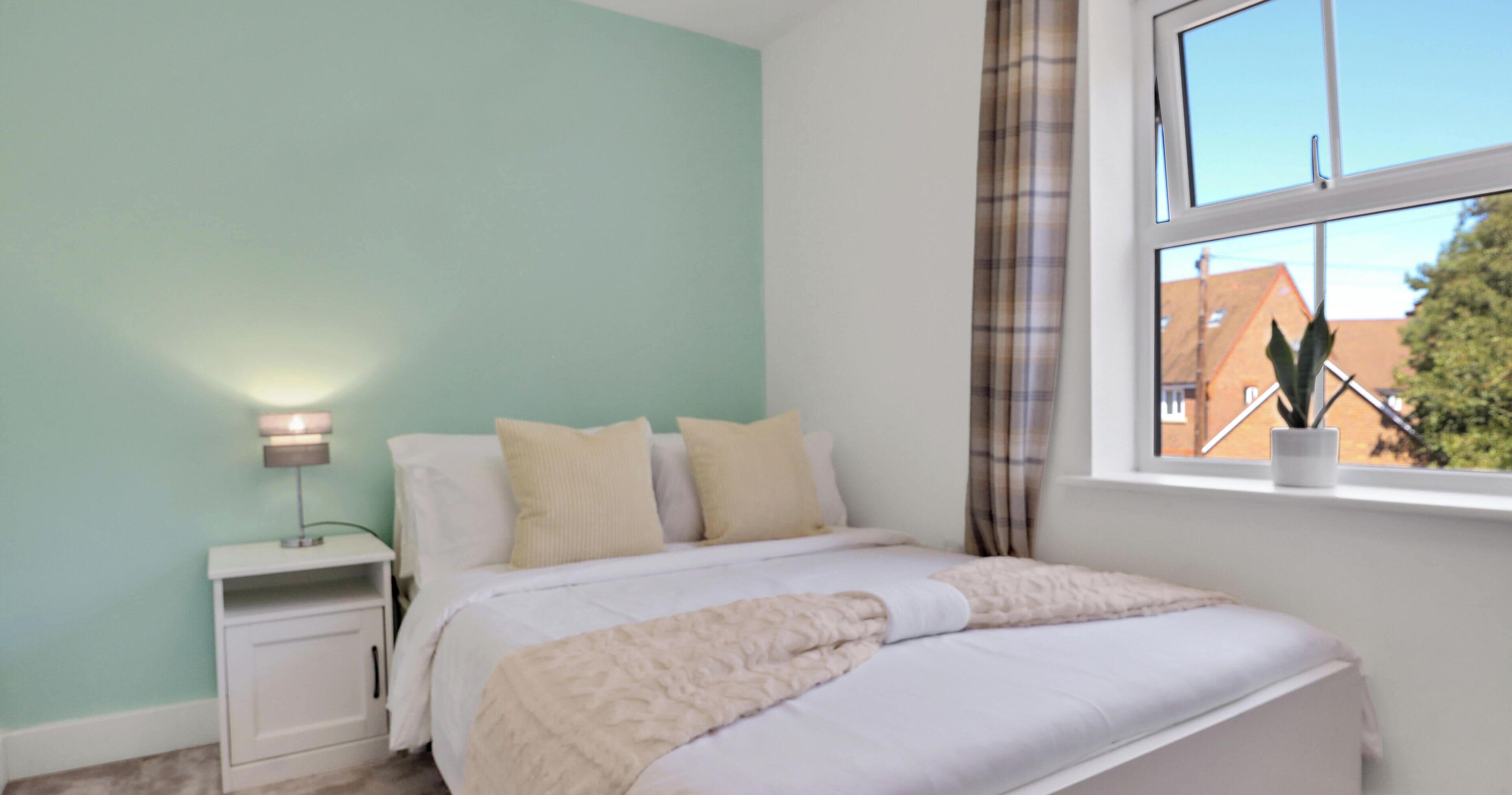 4 bedrooms, desk, iron/ironing board, travel cot