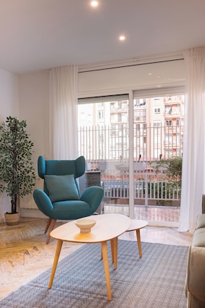 Living area - Apartment for 6 people, centrally located, with a terrace and air conditioning. (Barcelona)