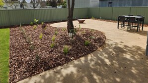 Outdoor dining - Central Birchip Guesthouse (Birchip)