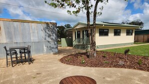 Outdoor dining - Central Birchip Guesthouse (Birchip)