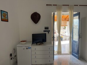 Interior - Sydney House, Canneto, Lipari (Canneto)