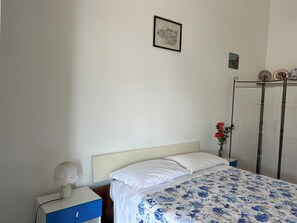 WiFi, bed sheets - Sydney House, Canneto, Lipari (Canneto)
