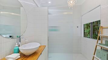 Shower, hair dryer, towels, shampoo