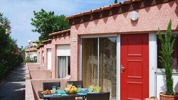 Rumah | Tempat makan outdoor