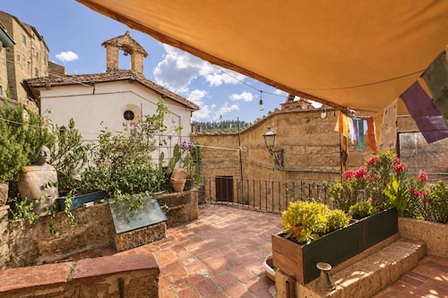 Cozy Artist Retreat in the Heart of Sorano