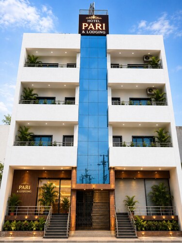 Hotel Pari and Lodging