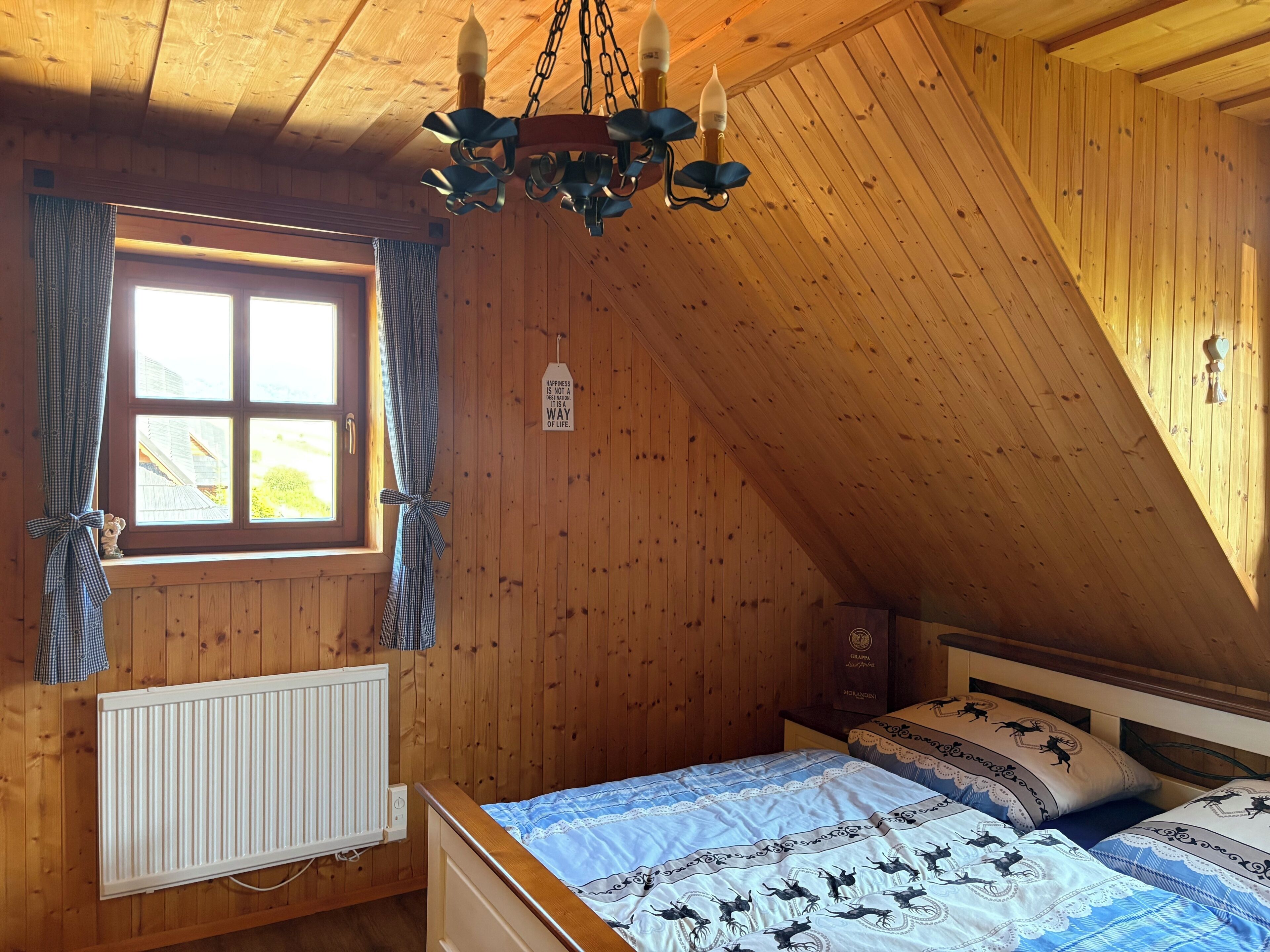 2 bedrooms, internet, bed sheets