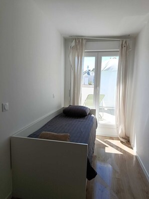 Iron/ironing board, WiFi, bed sheets - Vrbo Property (Le Blanc-Mesnil)