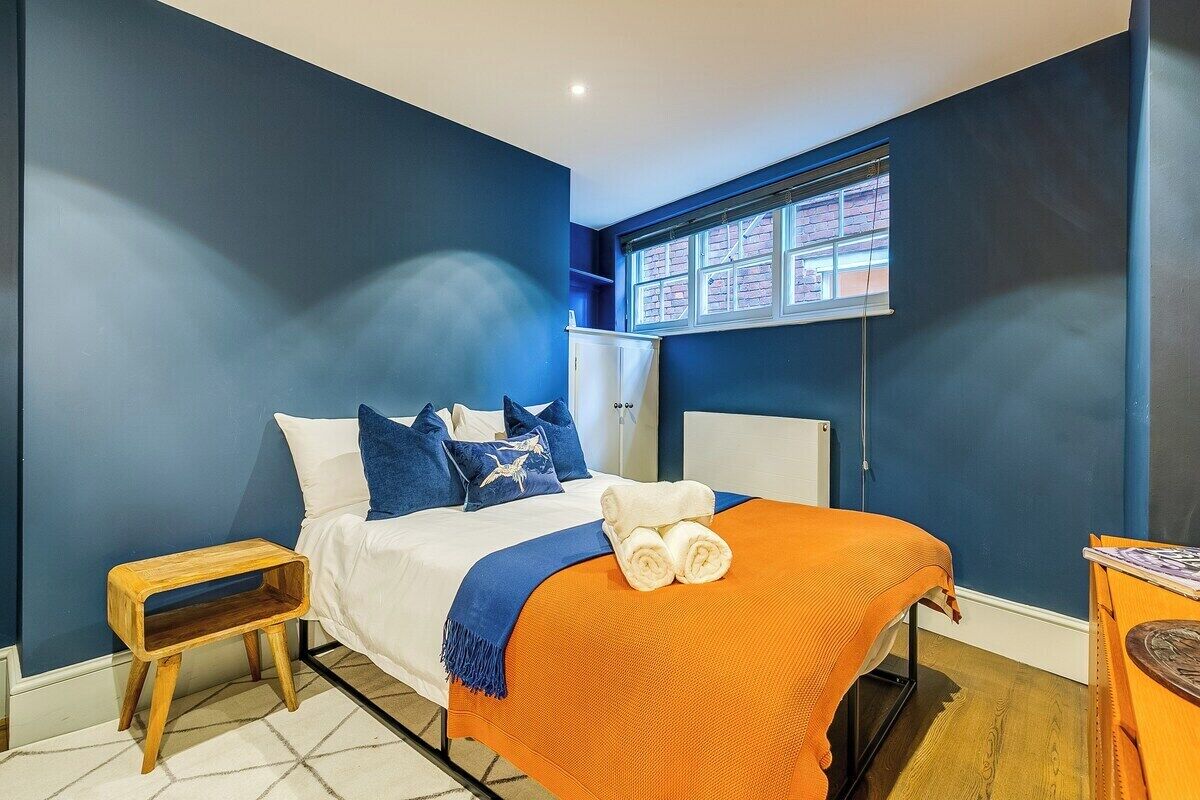 Iron/ironing board, travel cot, WiFi, bed sheets
