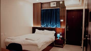 Deluxe Double or Twin Room, Balcony, Mountain View | Desk, laptop workspace, free WiFi