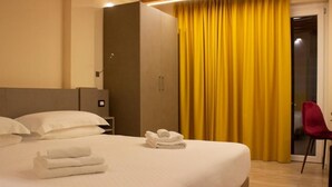 Ảnh chưa phân loại, 5 trong số 12 ảnh, nút