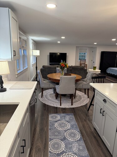 Beautiful studio apartment with AC in South Kingstown, Rhode Island.