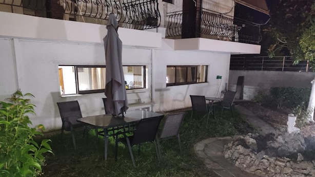 Outdoor dining - Rousetis Studio 201 - 200m from the Sea in Aígio (Aigialeia)