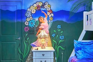 A room with a mural, a bed, a nightstand, and a lamp. - Luxury 10BR Windsor Island Villa | 24 | Private Pool | Spa | Game Room |Theater (Davenport)