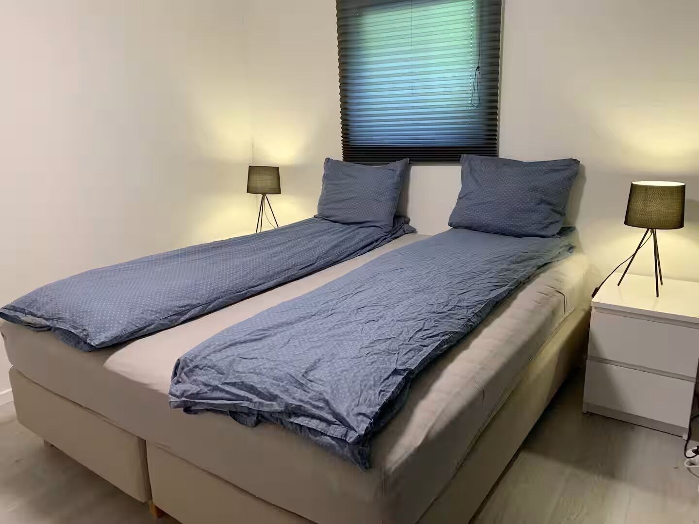 WiFi, bed sheets