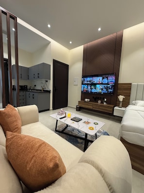 Studio Suite | Area keluarga | Smart TV 75-cm dengan saluran TV digital